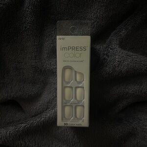 Impress Press On Manicure in White